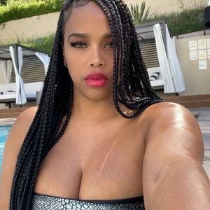 Meet your Posher, Camille